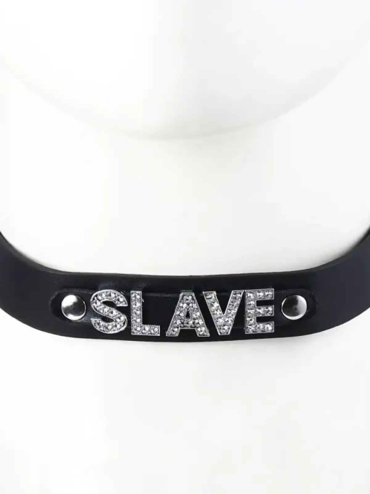 Kaulapanta Slave on näyttävä ja säädettävä panta alistuvampaan roolileikkiin ja bondage-tunnelmaan.